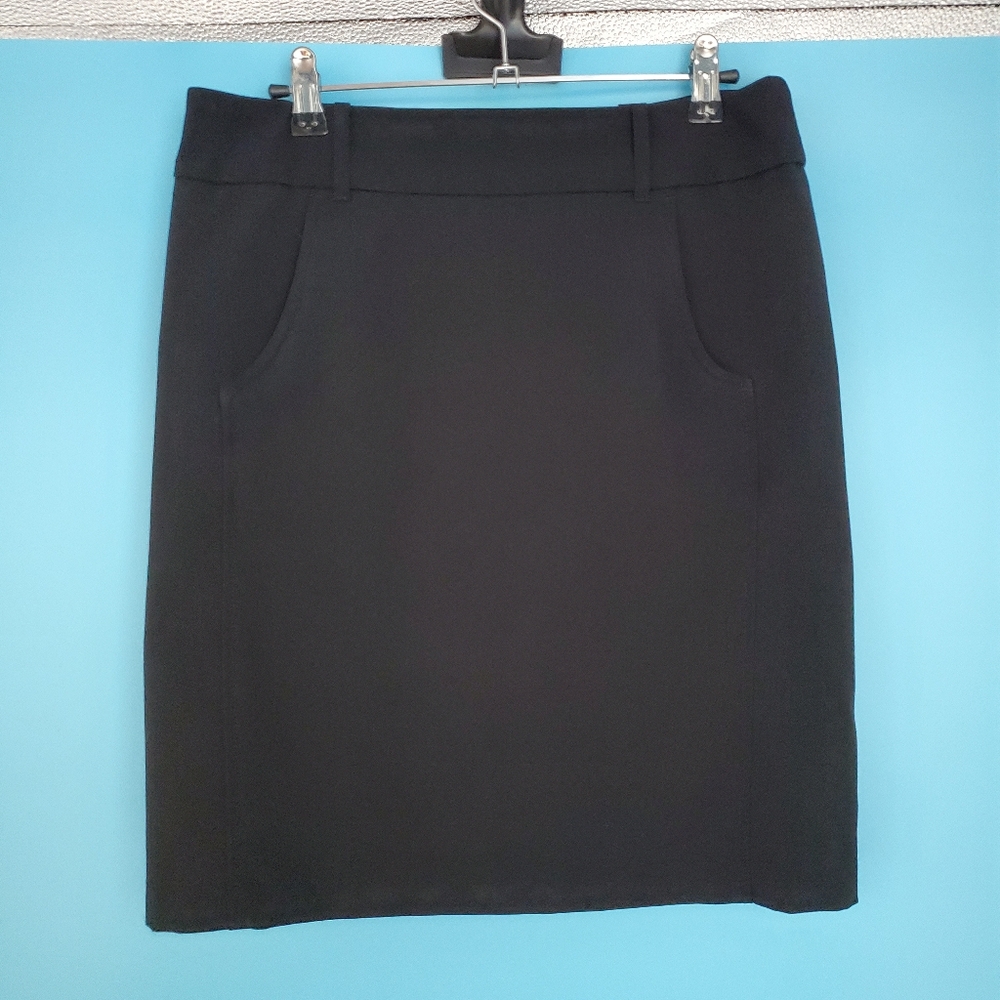 Daisy Fuentes Skirt Size 4 Black Straight Short